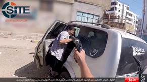 IS Division in Yemen Publishes Photos of Assassinating Security Officer in Aden